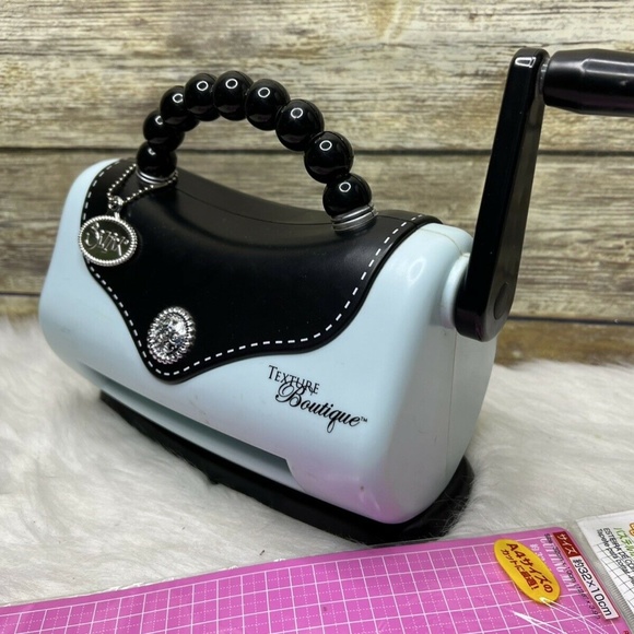 Sizzix Texture Boutique Embossing Machine Baby Blue Purse Style Long Cutting Mat - Picture 3 of 10